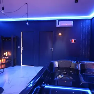 Blue Jacuzzi Le Breuil (Rhone)